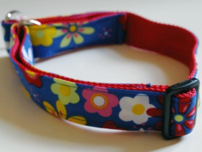 Halsband Neon Flowers blau